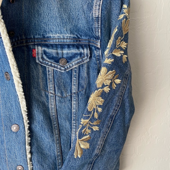 RARE Levi’s floral embroidered sherpa trucker jacket NWT - Picture 13 of 15